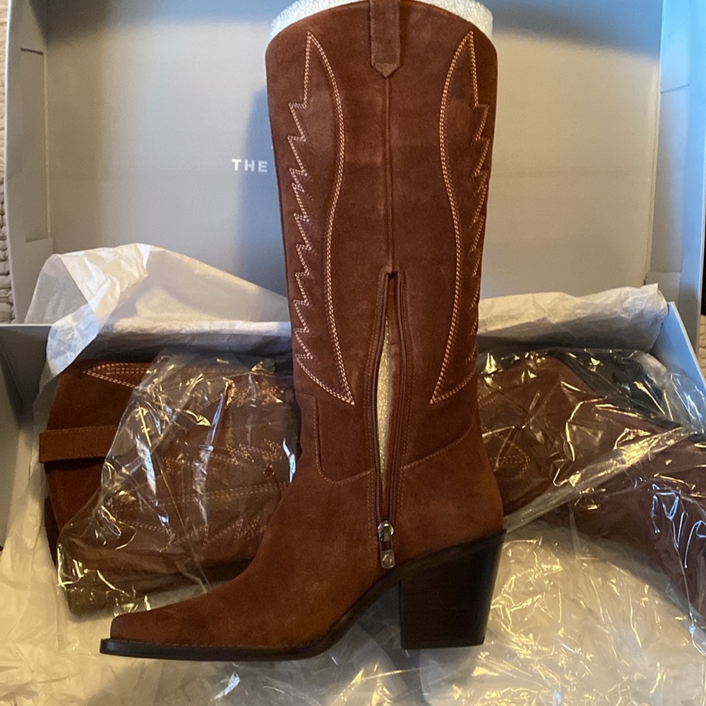 NIB Antonio Melani Suede Boots sz 9 purchased new, never been out of the box - Picture 2 of 4